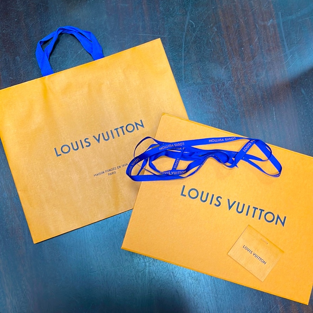LOUIS VUITTON SET OF GIFT BOX AND BAG